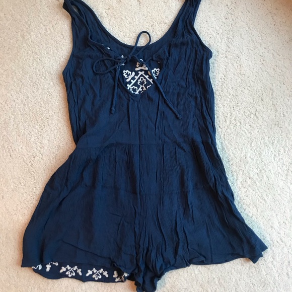 Embroidered romper - Picture 2 of 2